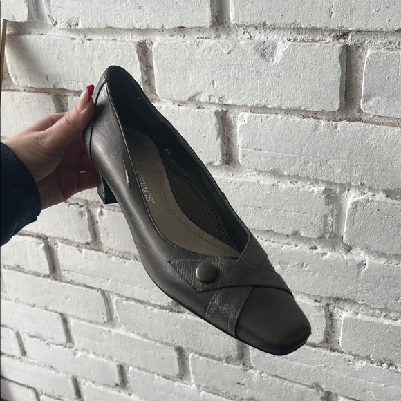 Classic Low Block Heel Pumps in Dark Gray - Picture 7 of 9